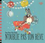 Couverture du livre 'N'oublie pas ton rêve' avec un lapin en robe rouge entouré de guirlandes lumineuses.