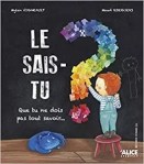 Couverture du livre intitulé 'Le sais-tu ?', illustrée avec un enfant peignant une question colorée sur un tableau noir.