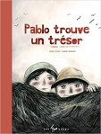 Couverture du livre intitulé 'Pablo trouve un trésor', illustrant deux enfants avec des chapeaux, entourés de nature.