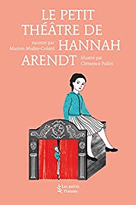 Couverture du livre 'Le Petit Théâtre de Hannah Arendt', illustrée par Clémence Pollet, avec une fille en tenue bleue près d'une scène de théâtre rouge sur fond rose.
