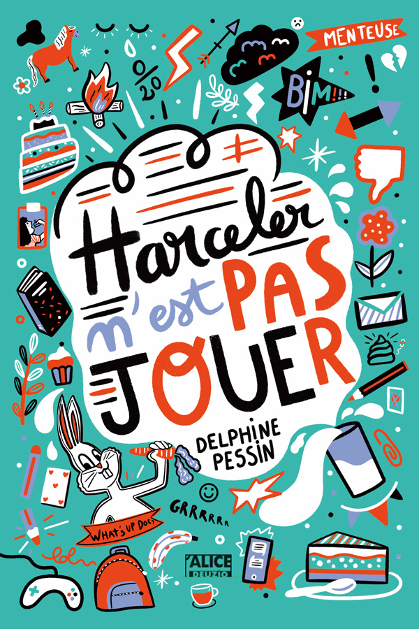 Couverture du livre 'Harceler n'est pas jouer' de Delphine Pessin, avec un fond turquoise et des illustrations colorées de divers objets et personnages.