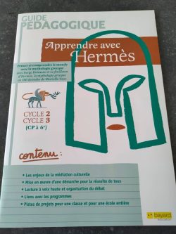 Couverture du guide pédagogique 'Apprendre avec Hermès' avec des illustrations et des informations sur le contenu et les cycles éducatifs.