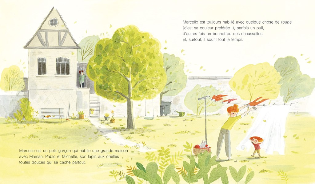 Illustration d'un petit garçon nommé Marcello dans un jardin, accrochant des vêtements sur une corde à linge avec une femme. Une grande maison se trouve en arrière-plan, entourée d'arbres et de verdure.