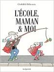 Couverture du livre 'L'école, maman & moi' illustrée, montrant un parent et un enfant marchant ensemble.
