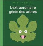 Couverture du livre 'L'extraordinaire génie des arbres' de Philip Bunting, montrant une feuille verte avec un visage souriant.