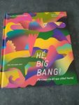 Couverture d'un livre coloré intitulé 'HE BIG BANG!' avec des motifs abstraits en arrière-plan.
