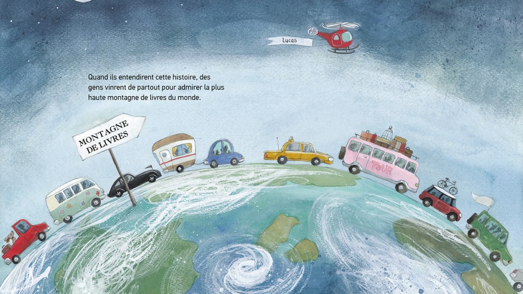 Une illustration représentant une montagne de livres sur un globe terrestre, avec des voitures et un hélicoptère se dirigeant vers elle. Le panneau indique 'MONTAGNE DE LIVRES'.