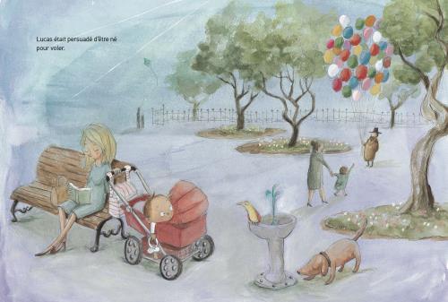 Une femme lit sur un banc dans un parc, tandis qu'un bébé est dans une poussette. On voit un chien, des personnes marchant et des ballons colorés en arrière-plan.