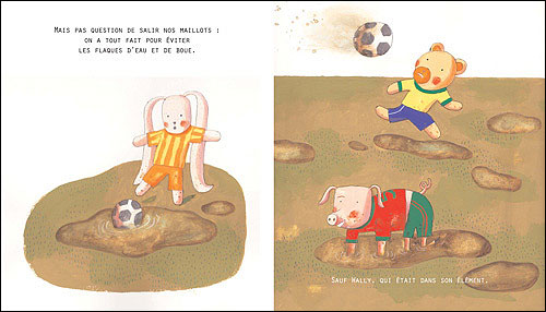 Une illustration d'une page de livre pour enfants montrant un lapin et un ours jouant au football dans une flaque de boue, avec un cochon qui semble heureux dans une autre flaque.