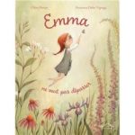 Couverture du livre 'Emma ne veut pas disparaître', montrant une jeune fille avec des cheveux roux, vêtue d'une robe grise, flottant parmi des fleurs dans un paysage naturel.