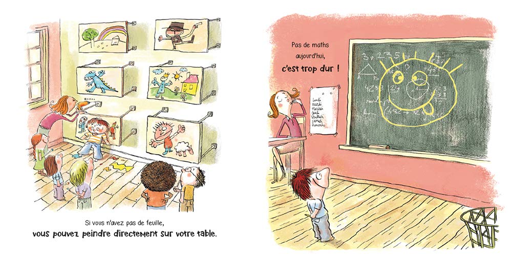 Une salle de classe avec des enfants qui peignent sur un mur, tandis qu'une enseignante écrit sur un tableau noir avec un dessin humoristique.