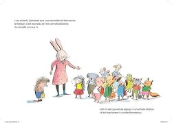 Une scène colorée avec un lapin rose qui parle à un groupe d'animaux, incluant un hérisson, des souris, et un renard, dans un cadre amical et animé.