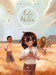 Couverture de la bande dessinée 'Lula et Nelson', montrant un enfant tenant un objet au centre, avec un arrière-plan de champs, un lion et un autre enfant en arrière-plan.
