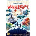Couverture du livre 'Wondergame' de Jennifer Bell, montrant des personnages devant divers paysages fantastiques avec des éléments comme des montagnes, des nuages et un ballon.