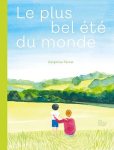 Couverture d'un livre intitulé 'Le plus bel été du monde' avec des illustrations de paysage verdoyant et de deux enfants jouant au ballon.
