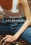 Couverture du livre 'Les Dragons' de Jérôme Colin, montrant une personne assise, vêtue d'un débardeur blanc et de jeans, avec la main reposant sur une surface en bois.