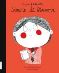 Couverture d'un livre pour enfants sur Simone de Beauvoir, avec un personnage illustré au visage souriant, cheveux gris et habillé en rouge, sur un fond orange.