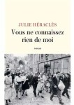 Couverture du livre 'Vous ne connaissez rien de moi' de Julie Héraclès, présentant une photographie en noir et blanc de personnes marchant dans une rue.