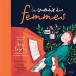 Couverture du livre 'La voix des femmes' avec un garçon jouant du piano entouré de plantes et de notes de musique.