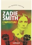 Couverture du livre 'L'imposture' de Zadie Smith, avec un portrait coloré et des poings levés en symbole de résistance.