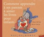 Couverture du livre 'Comment apprendre à ses parents à aimer les livres pour enfants' avec une illustration d'un enfant lisant avec un animal.