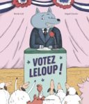 Un loup debout derrière un pupitre électoral, portant un costume et une cravate, avec un panneau 'VOTEZ LELOUP !' devant lui, tandis qu'un public composé de divers animaux regarde avec intérêt.
