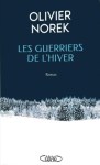 Couverture du livre 'Les Guerriers de l'Hiver' d'Olivier Norek, avec un fond de paysage enneigé.