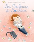 Couverture du livre 'Les Couleurs du Bonheur', montrant une petite fille allongée avec un appareil photo, entourée de dessins et d'un chat noir.