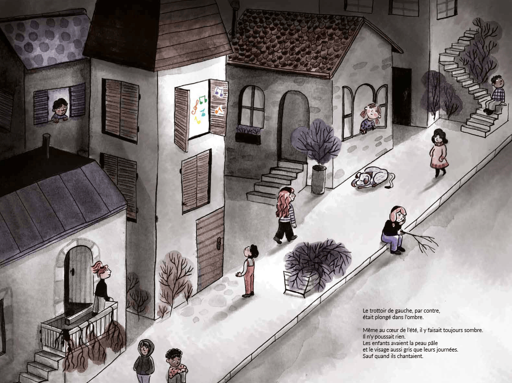 Illustration d'une rue animée avec des maisons, des personnages marchant et interagissant, des arbres sans feuilles, et une ambiance sombre.