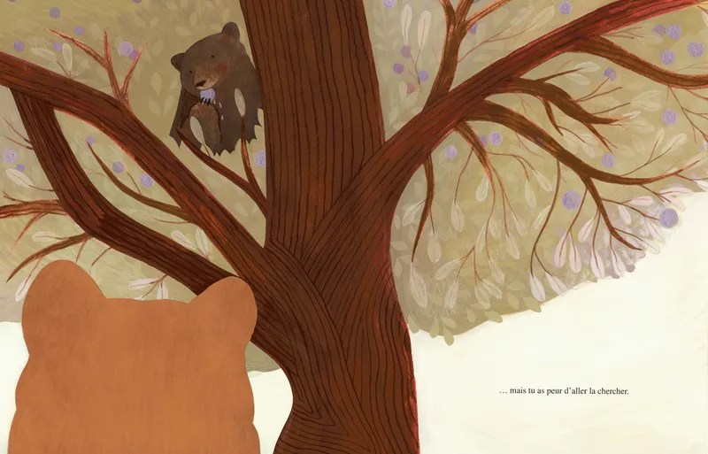 Un ours se tient devant un arbre, regardant un autre ours assis sur une branche, dans un style illustratif.