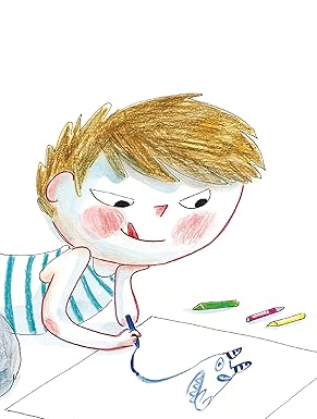 Un garçon dessine avec des crayons de couleur, concentré sur sa feuille.