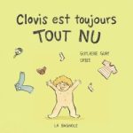 Couverture d'un livre pour enfants intitulé 'Clovis est toujours tout nu', montrant un enfant nu avec des vêtements éparpillés autour de lui sur un fond jaune.