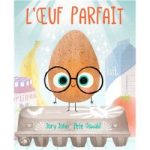 Couverture du livre 'L'œuf parfait' avec une illustration d'un œuf portant des lunettes, posé sur une boîte d'œufs.