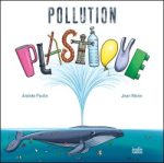 Couverture d'un livre intitulé 'Pollution Plastique', illustrée avec des lettres colorées et une baleine nageant dans l'eau.