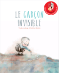 Couverture du livre 'Le Garçon Invisible' avec un garçon qui observe un dessin sur le sol.