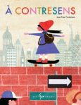 Couverture du livre 'À contresens' avec une illustration d'une petite fille en train de faire du skateboard sur un mur, avec des bâtiments en arrière-plan.