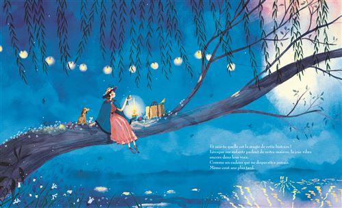 Une jeune fille assise sur une branche d'arbre, entourée de lucioles, avec son chien à ses côtés, contemplant un lac brillant sous un ciel nocturne étoilé.