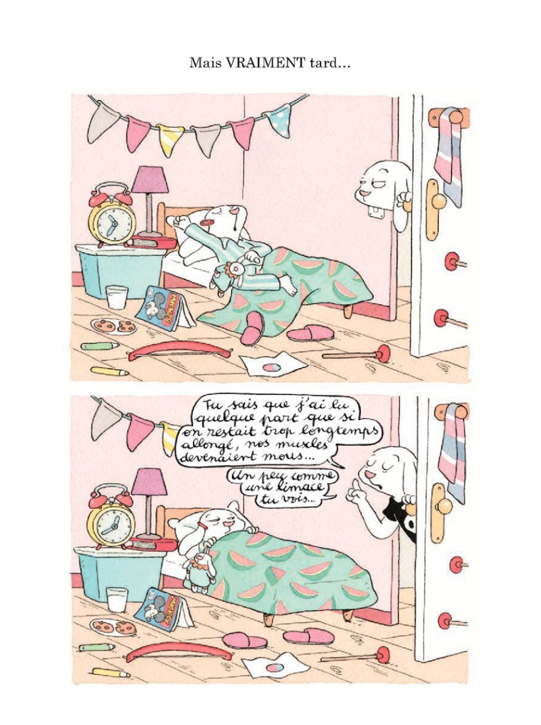 Deux cases de bande dessinée montrant un personnage allongé dans un lit entouré de désordre, avec un réveil et plusieurs objets éparpillés, tandis qu'un autre personnage interagit et fait référence à la paresse.