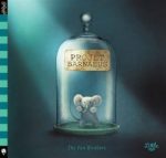 Un éléphant en miniature sous un cloche en verre, avec un fond sombre et lumineux.