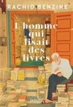 Couverture du livre 'L'homme qui faisait des livres' de Rachid Benzine, illustrant un homme assis parmi des piles de livres dans une ambiance chaleureuse.