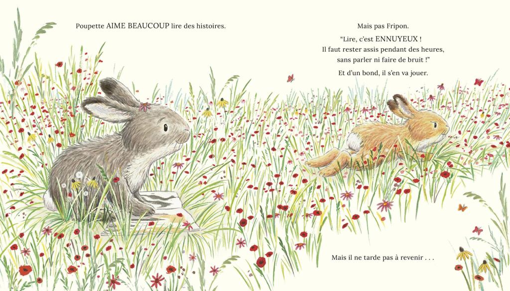 Deux lapins dans un champ fleuri, l'un lisant un livre tandis que l'autre s'ennuie. Texte en haut de l'image mentionnant l'amour de Pouppette pour les histoires et les réactions opposées aux livres.
