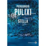 Couverture du livre 'Stella' de Piergiorgio Pulixi, avec un arrière-plan bleu illustrant un banc de poissons.