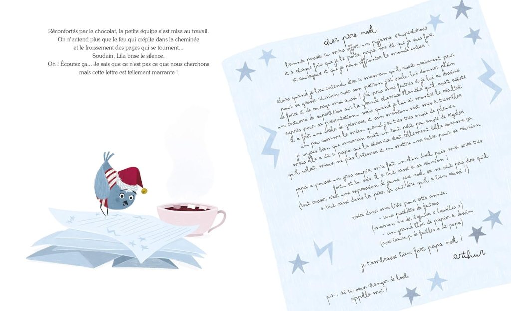 Un oiseau coloré portant un bonnet de Noël se tient à côté d'une tasse de chocolat chaud et de feuilles de papier avec une lettre au Père Noël. Le fond est bleu clair avec des étoiles.