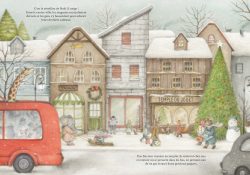 Une scène hivernale d'un village avec des maisons enneigées, des arbres, un bonhomme de neige et une voiture rouge.