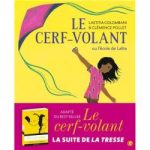 Couverture du livre 'Le cerf-volant', présentant une silhouette de jeune fille levant les bras avec un cerf-volant coloré dans le ciel.
