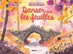 Couverture de livre illustrée avec un pont en pierre, entouré d'arbres aux feuilles colorées et le titre 'Danser dans les feuilles' en lettres colorées.