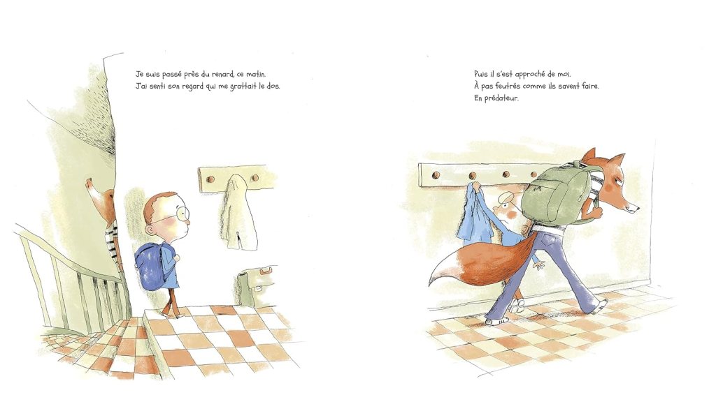 Illustration d'un garçon avec un sac à dos, marchant près d'un renard qui s'approche de lui dans un intérieur, avec des murs et un sol carrelé.